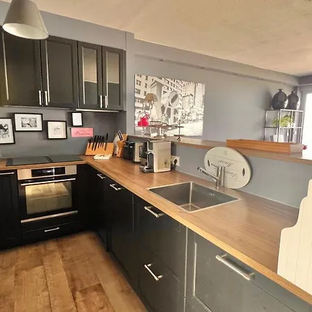 Ocean Breezeapartment: Wakeup 2 Sound Of The Waves Apartment